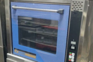 Конвекційна піч Форнетті 9080к для випікання пиріжків на Кухні доброти фонду «Червона Калина Харків»